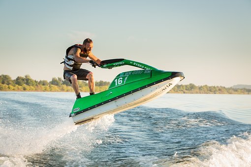 Jet Ski 766192__340.jpeg