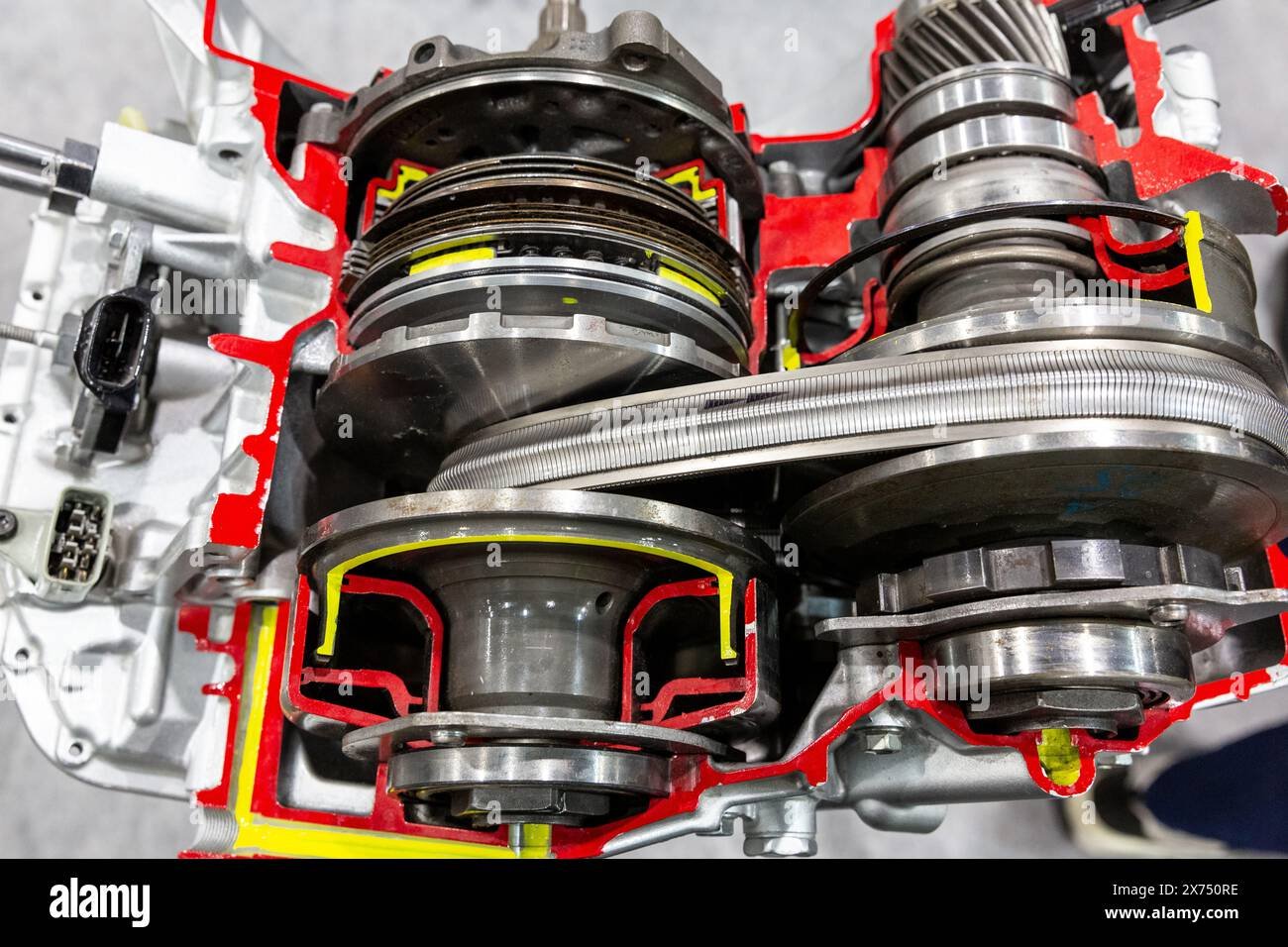CVT continuously-variable-transmission-or-cvt-cutaway-modern-car-spare-parts-2X750RE.jpg