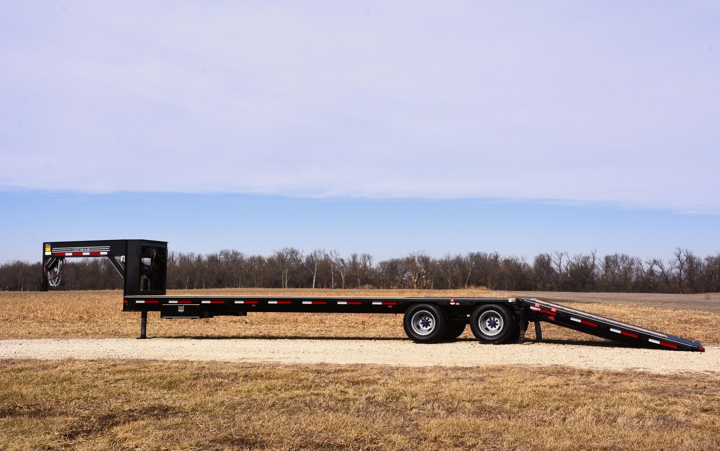 HYDRAULIC DOVETAIL TRAILERS