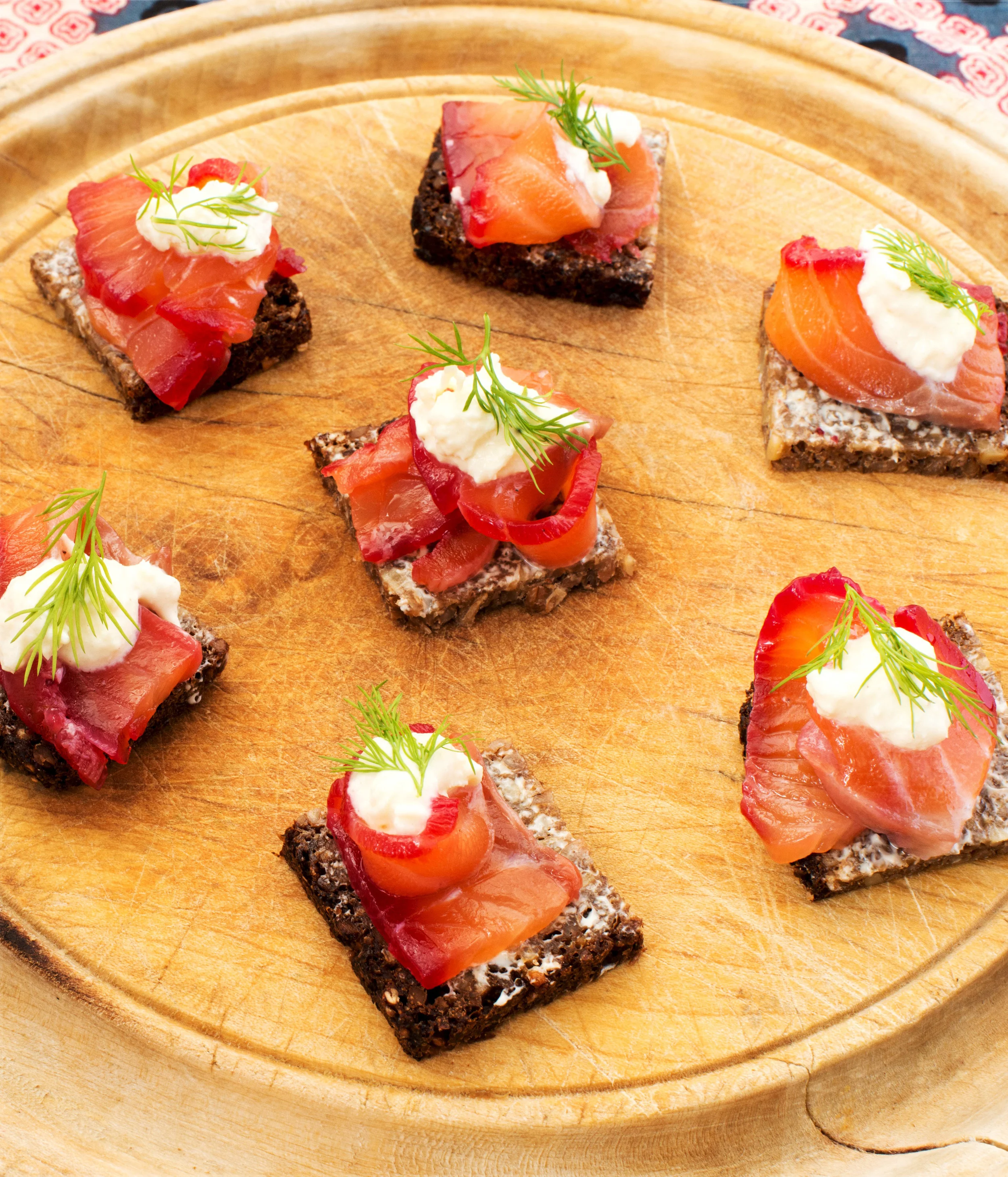 Beetroot cured salmon with horseradish cream on pumpernickle