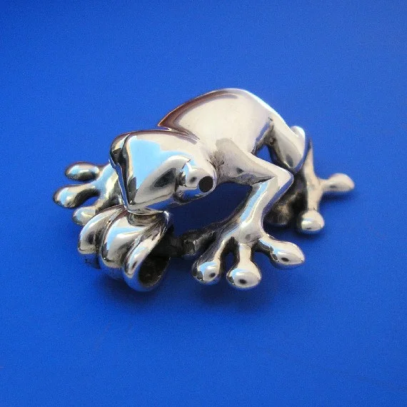 FrogPendant570.jpg