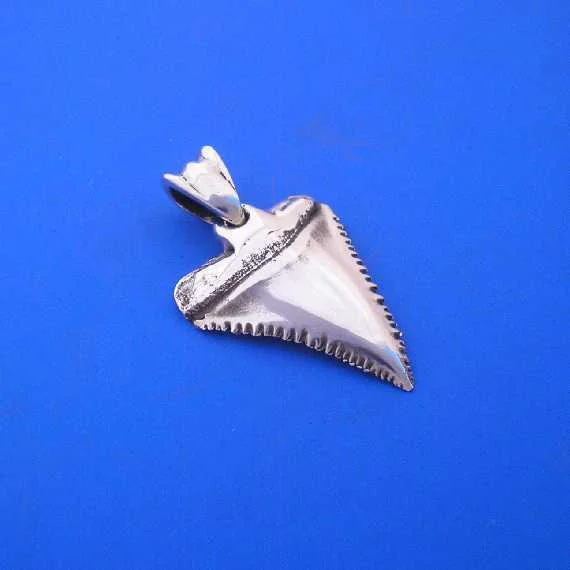 SharkToothPendants570.JPG