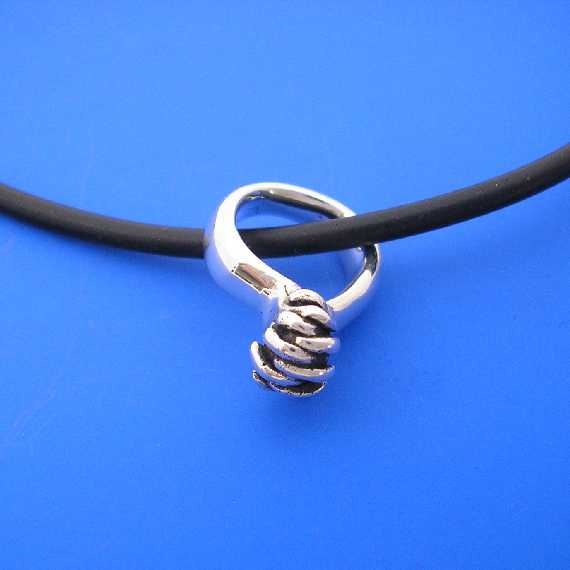 HandsPrayingPendantRound570.jpg
