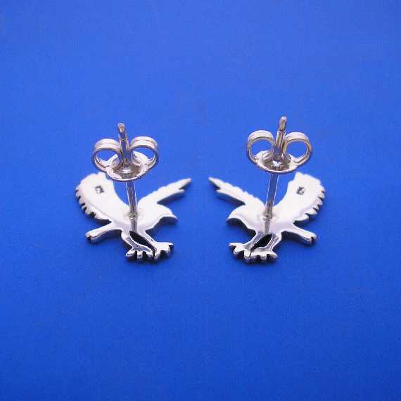 FlyingBlueWrenStuds570.jpg