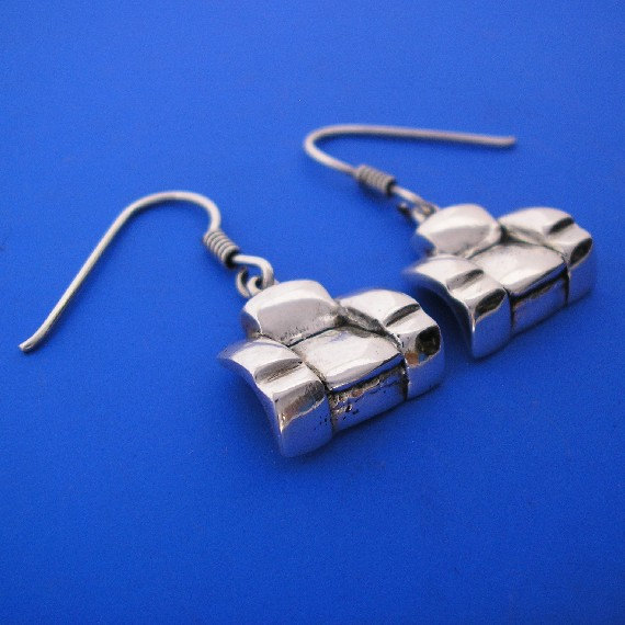 CouchCouchEarrings570.jpg