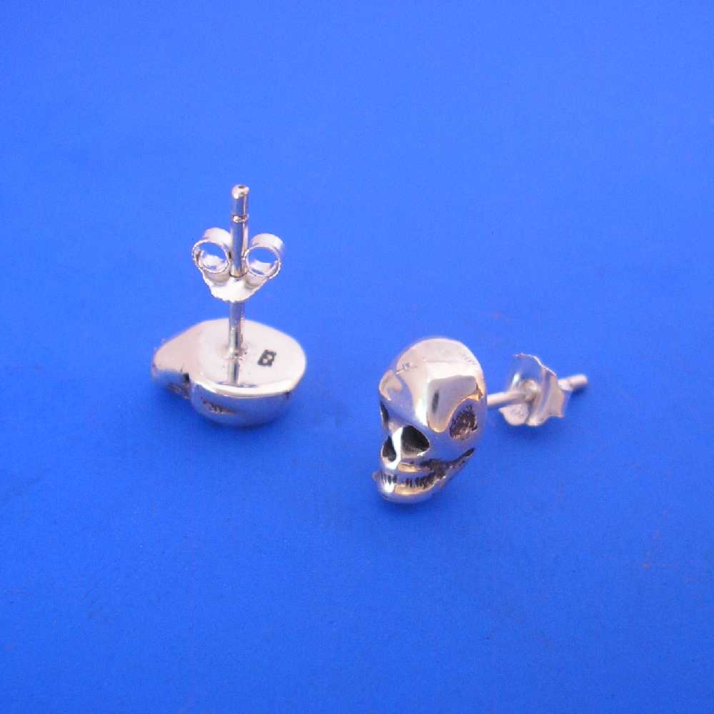 SkullStuds1000.JPG