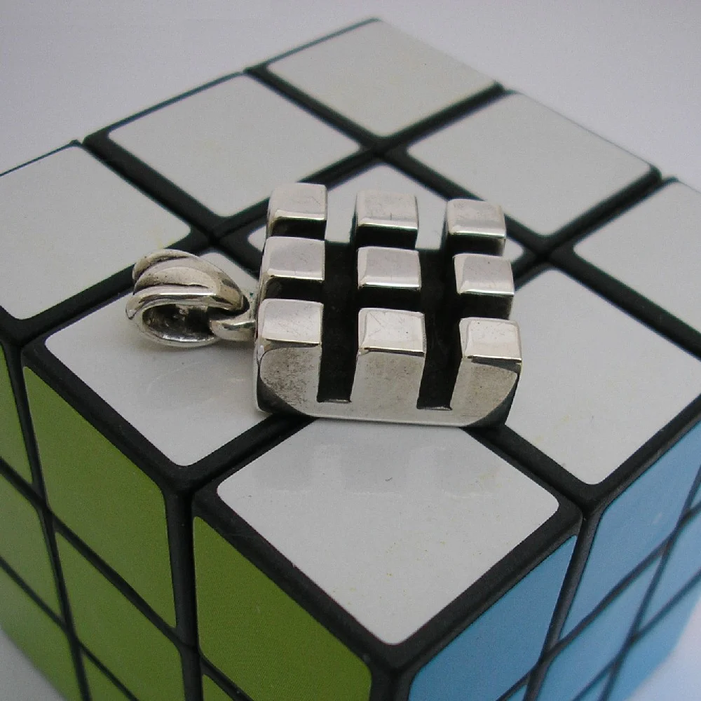 MaleGridPendant on Cube1000.JPG