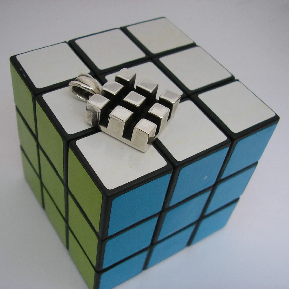 MaleGridPendant on Cubes1000.JPG