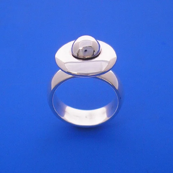 SpiningSpaceshipRing570.jpg