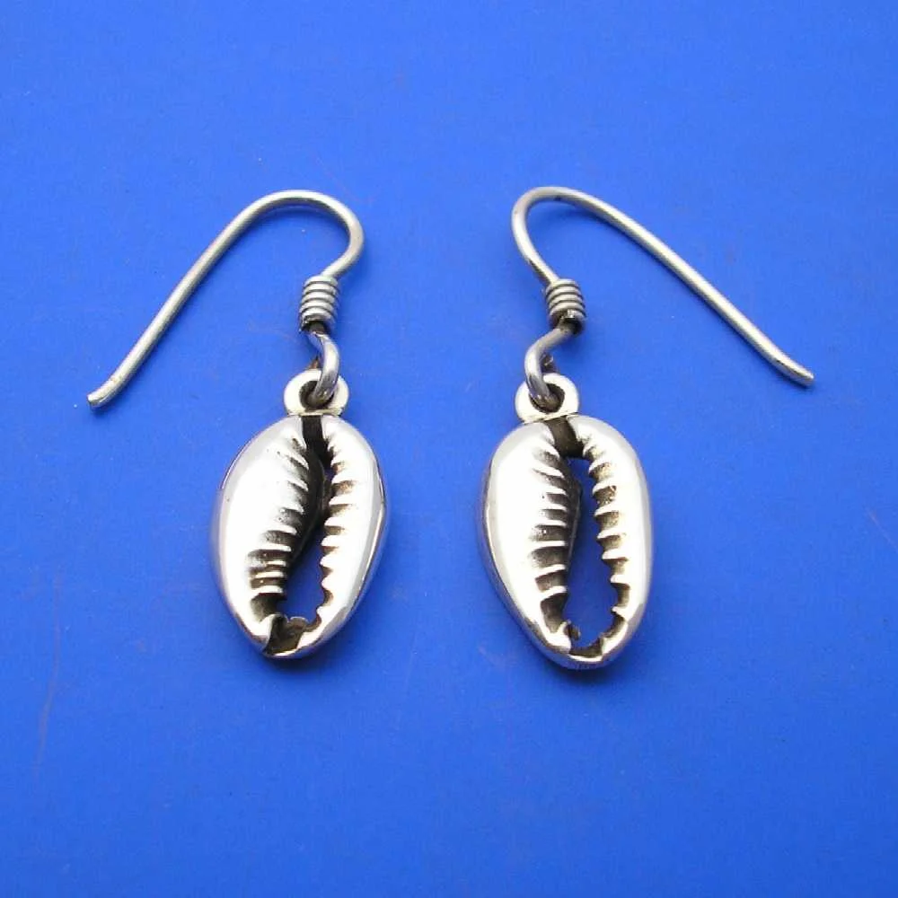 CowrieEarrings1000.JPG
