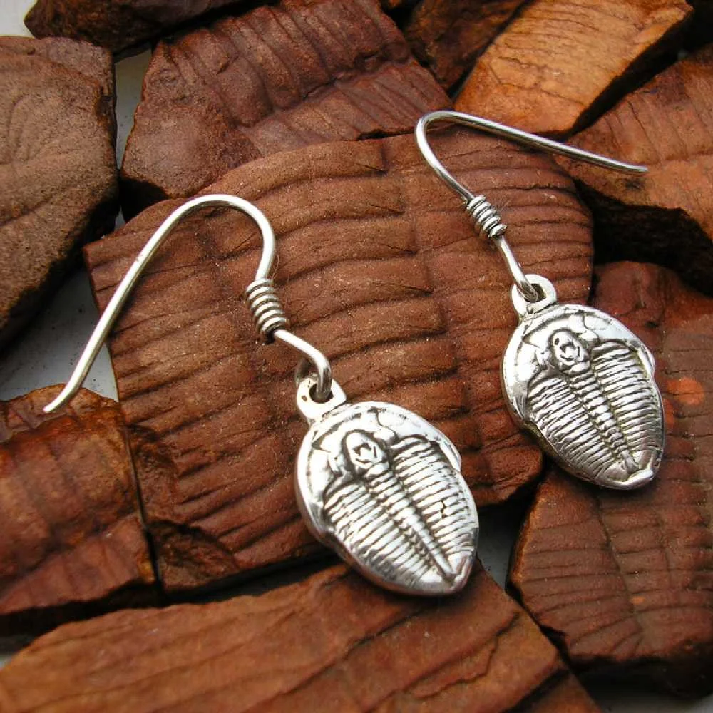 TrilobitesOnTrilobitesPendantsssss1000.JPG