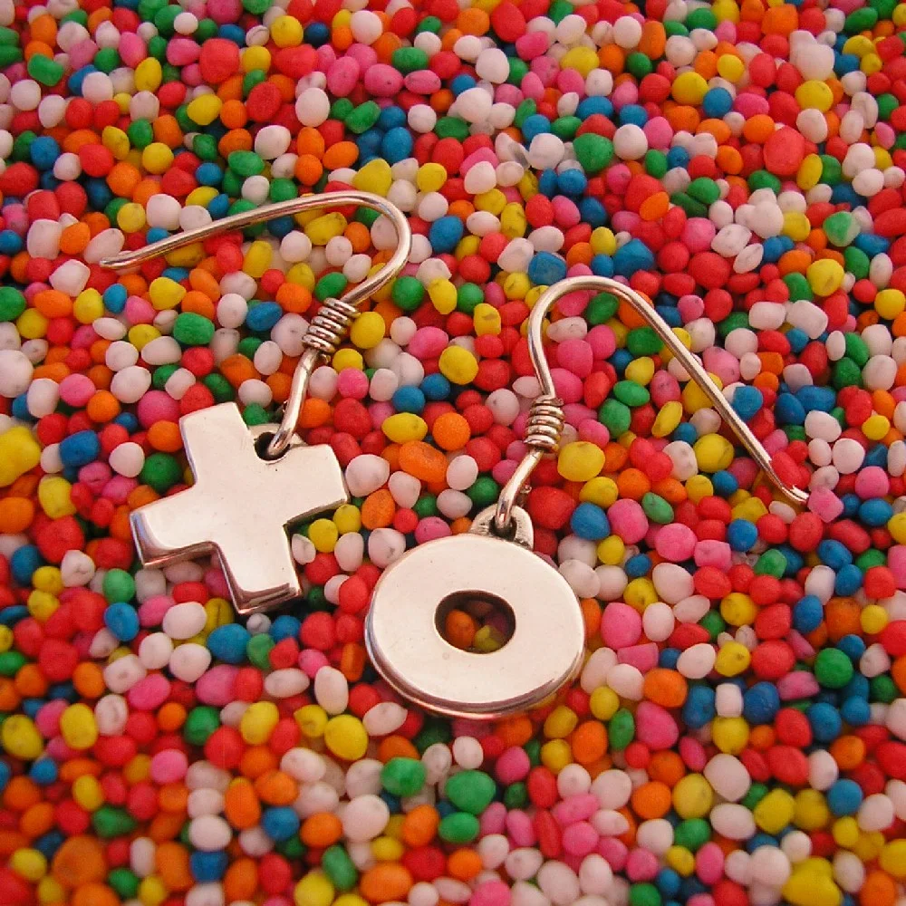 HUG KISS EARRINGS1000.JPG