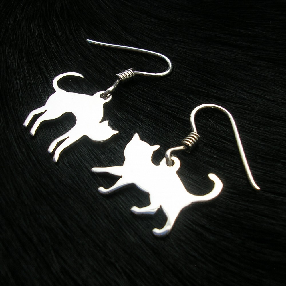CatScaredWalkingEarrings1000.jpg