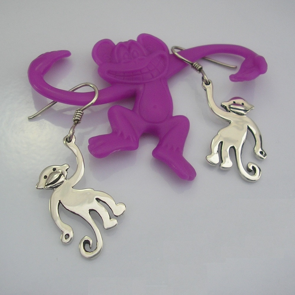 MonkeyOnBarrelMonkeysss1000.jpg