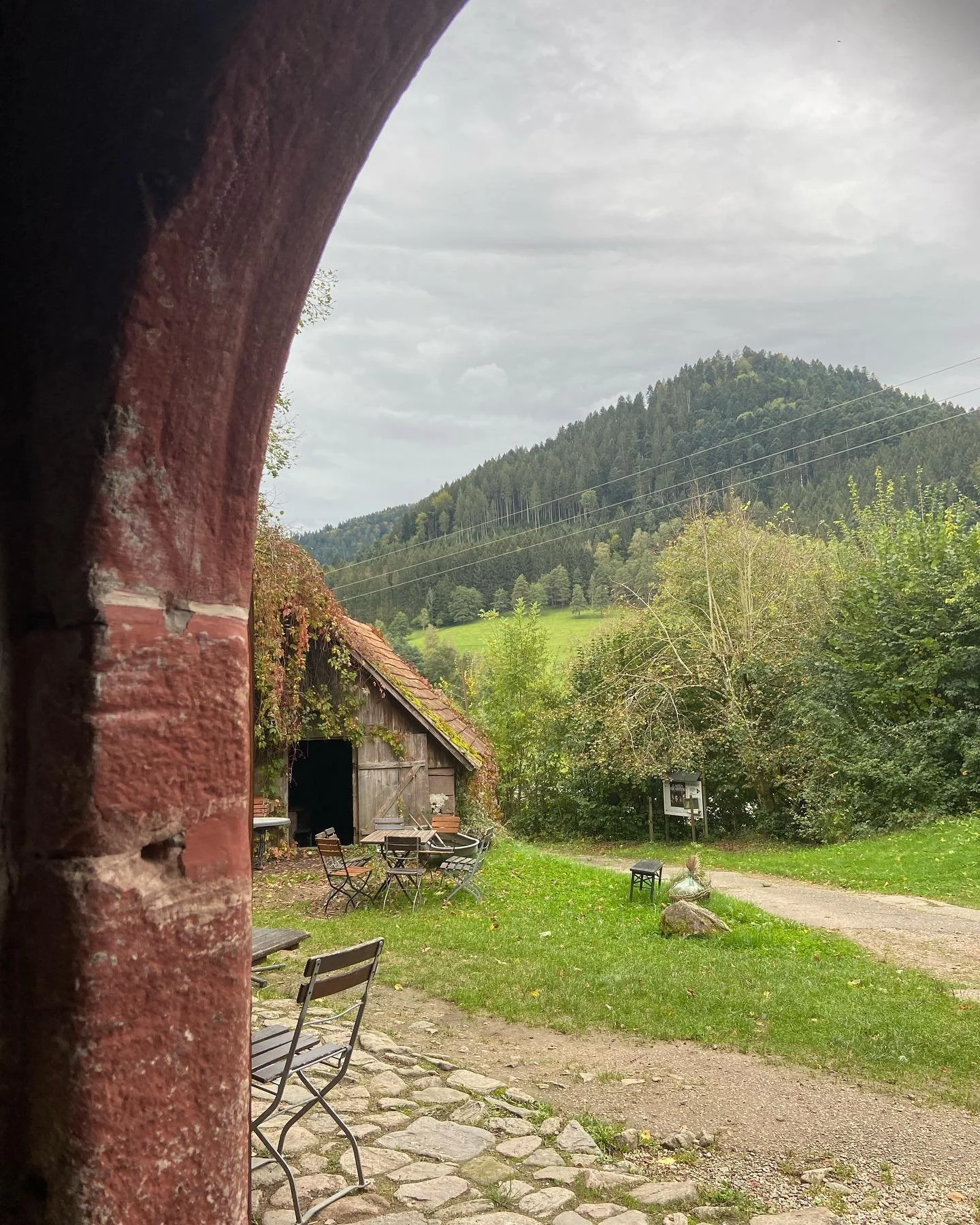 Here we are again at the amazing @klausenbauernhof in the Black Forest. 
Always such a pleasure to come here - Sibylle and Joachim are amazing hosts! 
It&rsquo;s the last stop for us on the German leg of the @latin_quarter_reunited acoustic tour. 
It