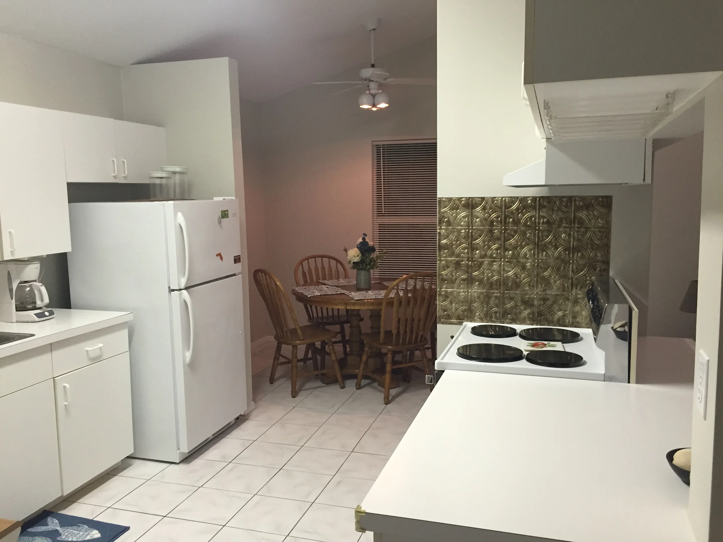 IMG_Kitchen1.JPG