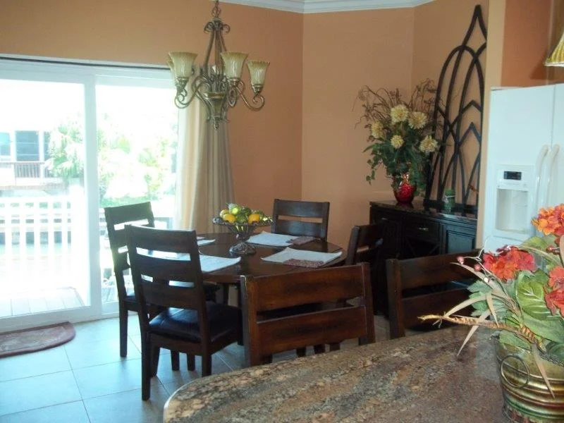 Dining Room-1.JPG