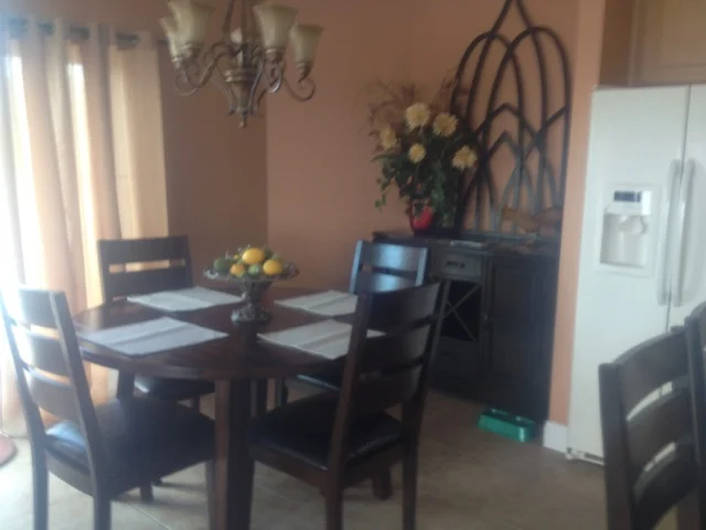Dining Room-3.JPG