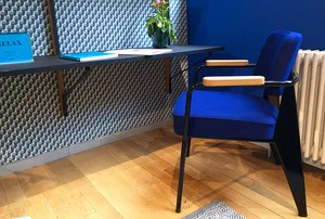 templateDlandscape_vitra_blue_desk_chair.jpg