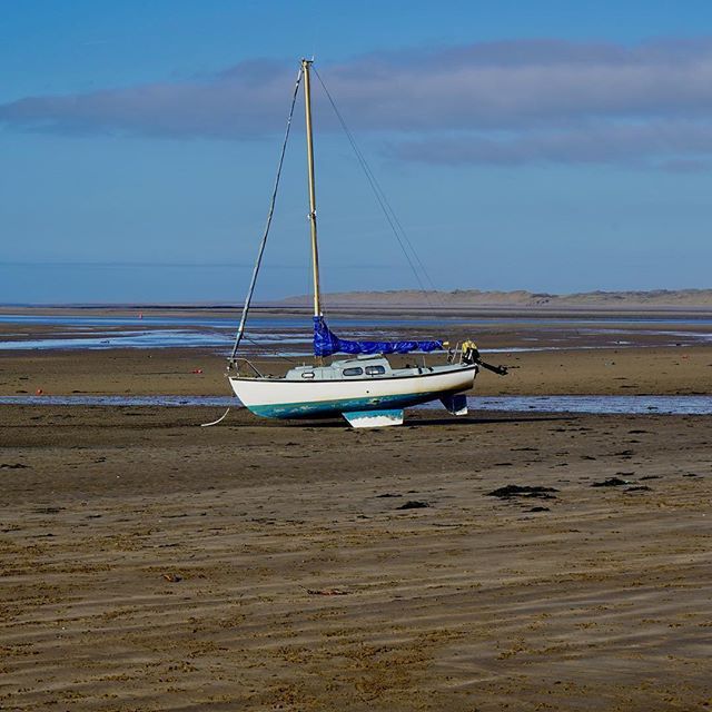 This picture encapsulates a typical day on Instow Beach at low tide. We will never get tired of this view 🚤 🌊 Thanks for letting us share #Repost @wills_1970
・・・
#commodorehotelinstow #Instow #instowbeach #appledore #explore_britain #lovenorthdevon