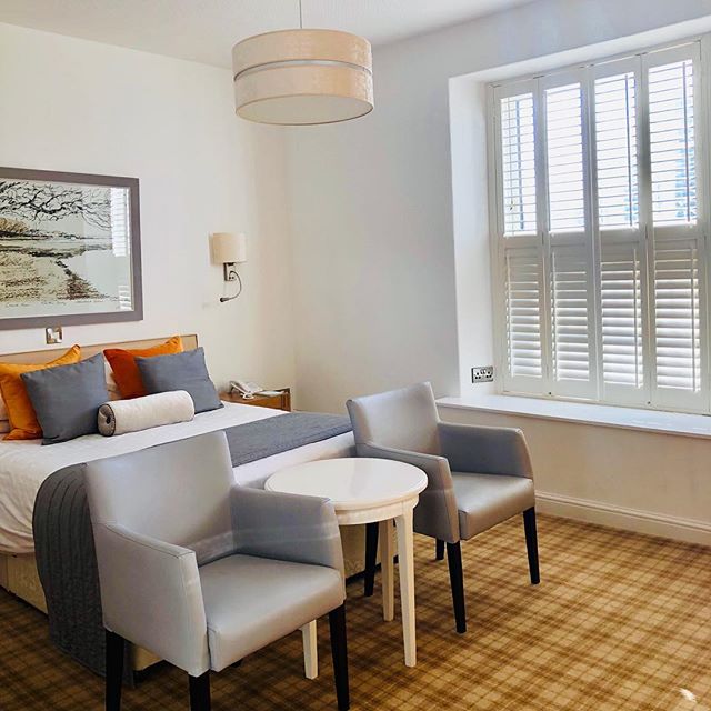 Book your stay before the 13th February to receive a special 10% discount on all room types inclusive of Dinner and a Full English Breakfast served in our brand new @strandfieldgrillinstow ⚓️
⠀
Rear Facing &pound;189 (usually &pound;210)⠀
⠀
Sea Facin
