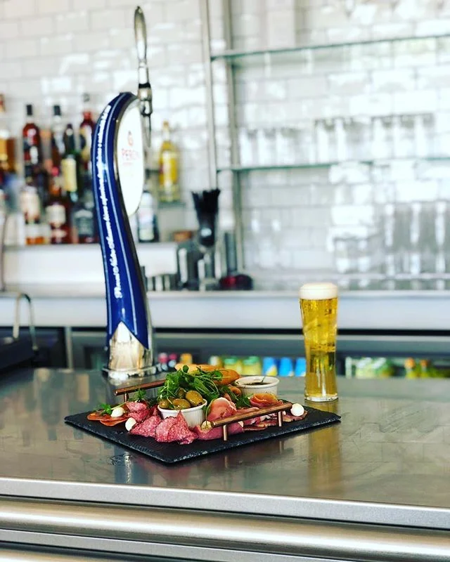 Take a look at our anti pasti sharing platter at @strandfieldgrillinstow ⚓️ Who would you share this with?! Tag them ⬇️ www.commodore-instow.co.uk/Strandfieldgrill
#strandfieldgrillinstow #strandfieldgrill #newrestaurant #eatery #instow #northdevon