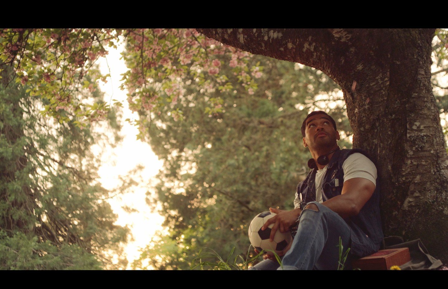 One of the many cinematic moments in "Julien" - we can't wait for you to see it! 

Purusa's first ever music video drops this Friday!! 

✨ Coming November 14th! ✨

🎞️ "Julien" (Official Music Video) by @purusa_band

🎭 Starring: 