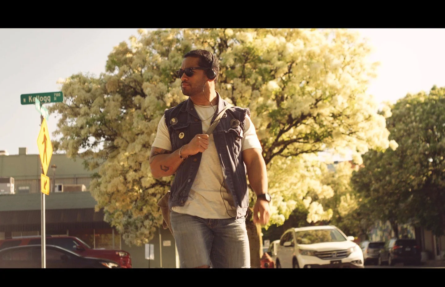 Thanks so much to everyone who has watched, liked, shared and commented on "Julien" our new music video! 🙏 Have you seen it yet? The link is in the bio! 

🎞️ "Julien" (Official Music Video) by @purusa_band

🎭 Starring: @billy_d