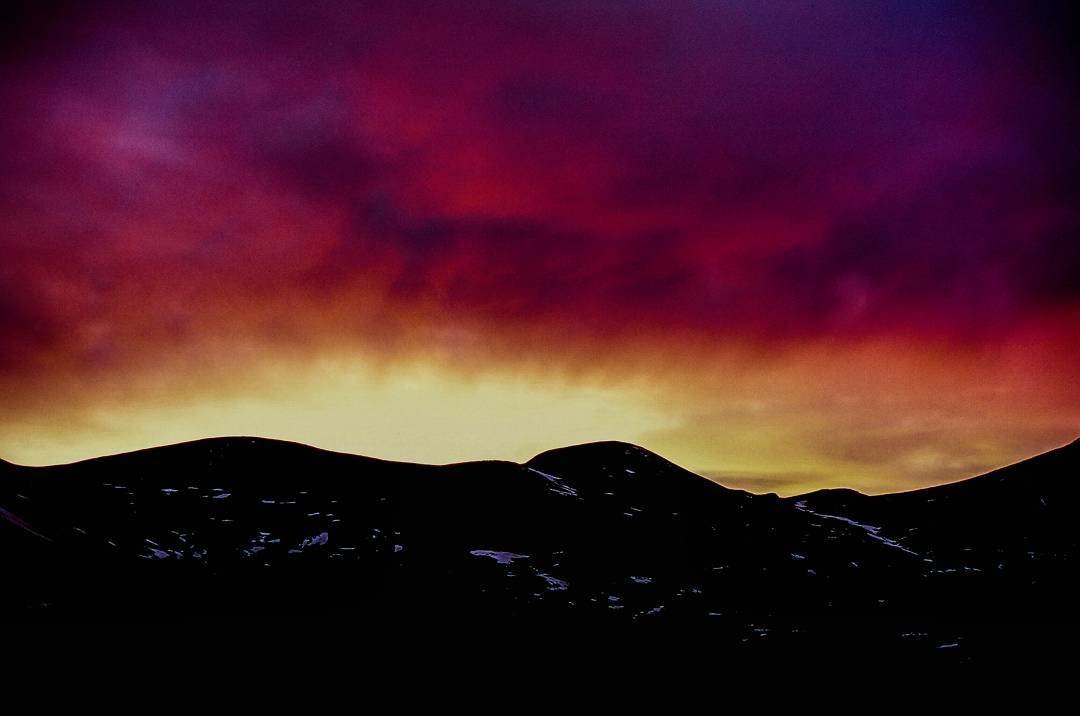 It can happen in an instant. Don't blink or you may end up missing it. 
Canon A-1
Fuji velvia 50
#canona1