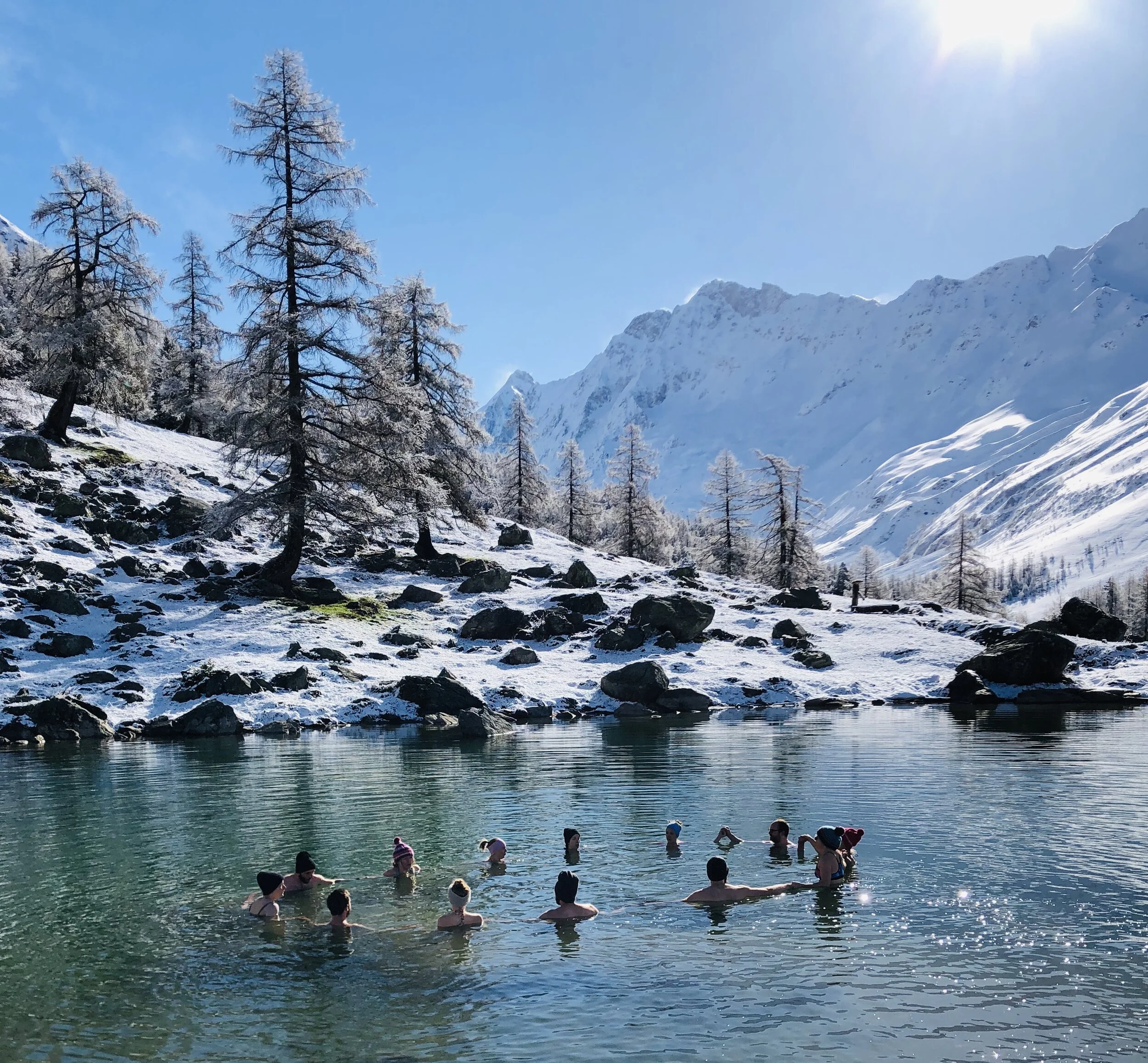 Eisbaden im Bergsee