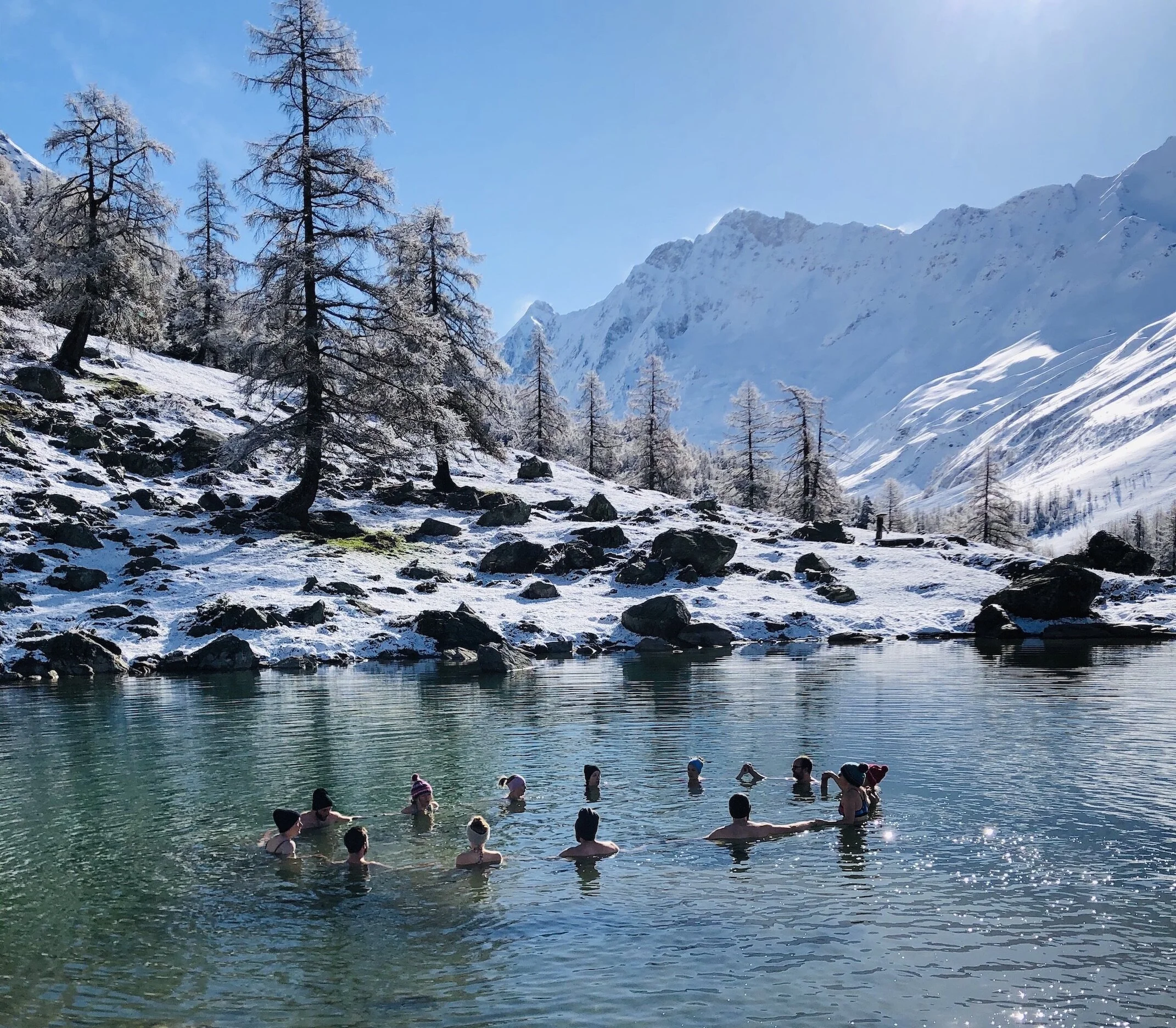 Eisbaden Kältetraining Bergsee Fafleralp Schweiz.jpeg