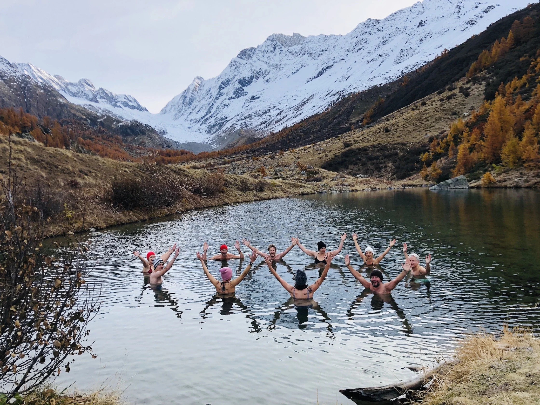 Kaltbaden Eisbaden Kältetraining Bergsee Fafleralp Lötschental Schweiz.jpg