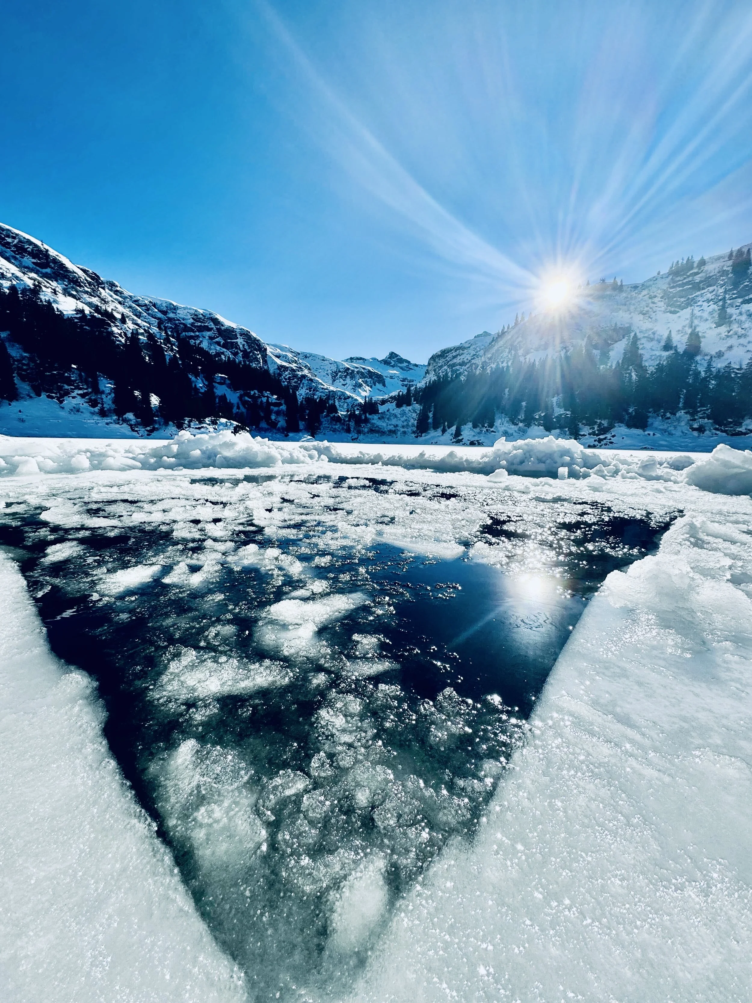Mettmen_Eisbaden_Atmung_Wim_Hof_Eisloch 2.jpg