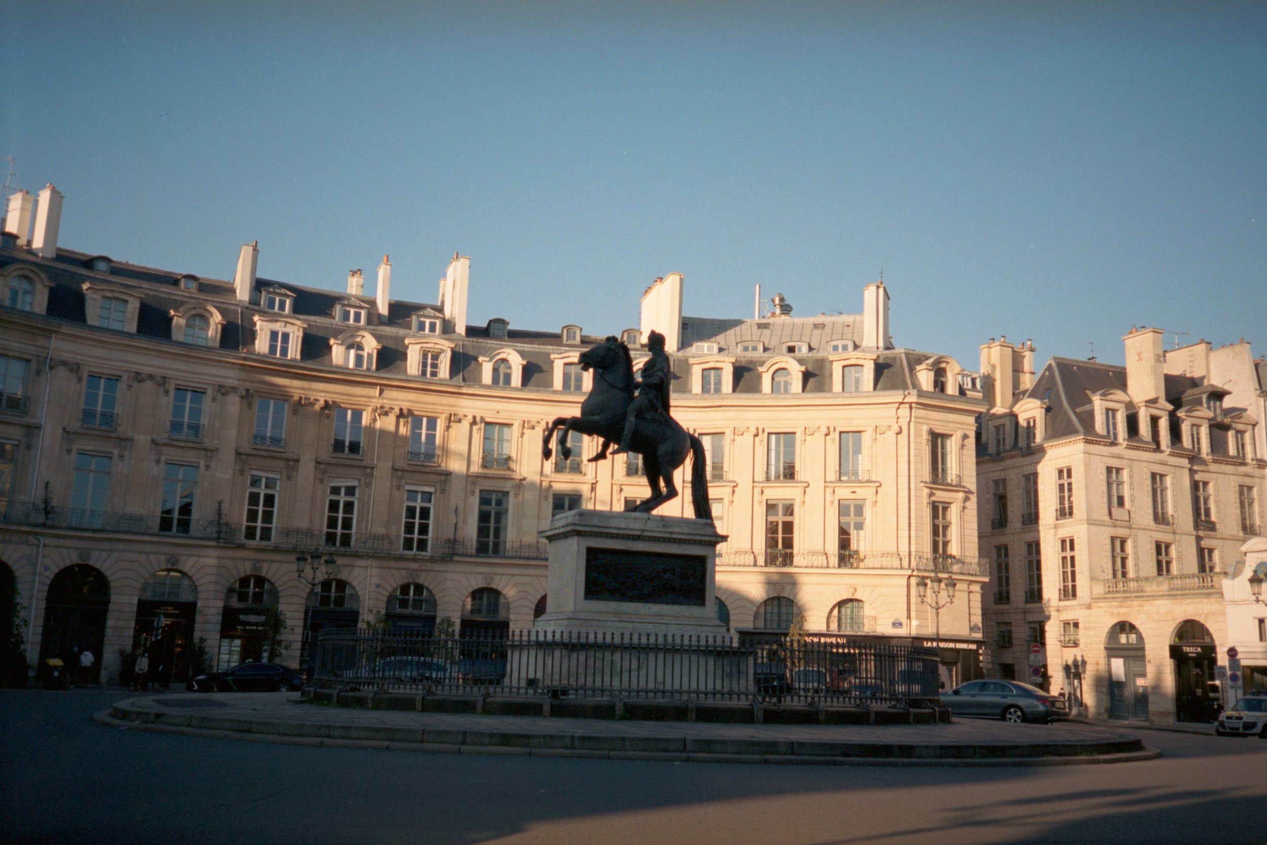 Paris_2022_0256_2022_02_04_paris_film_olympus_35mmCN_224 1.jpg