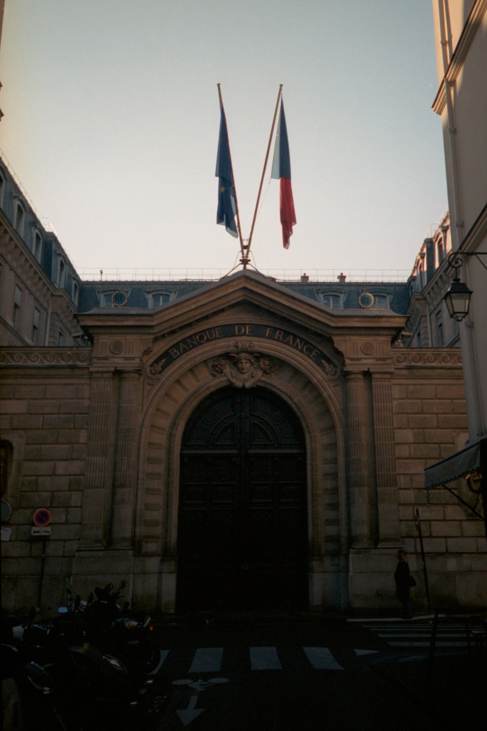 Paris_2022_0263_2022_02_04_paris_film_olympus_35mmCN_223 1.jpg