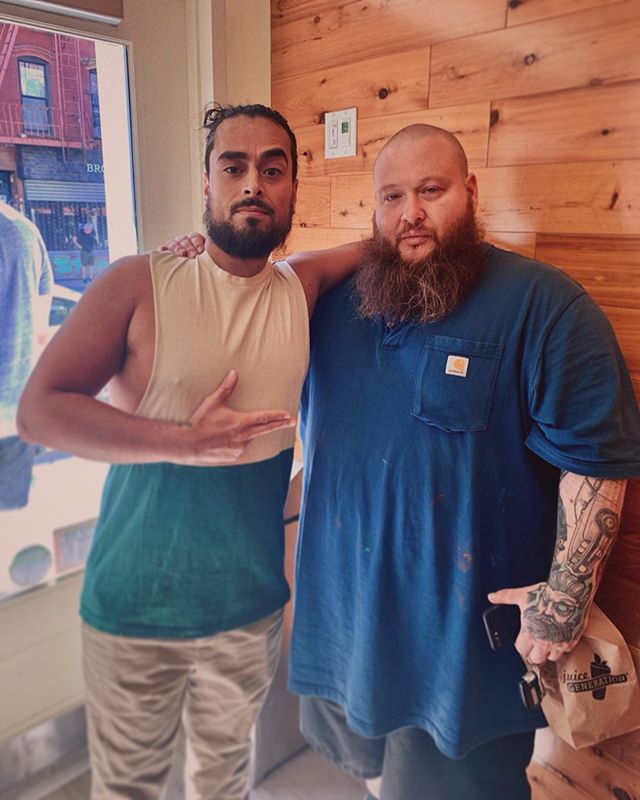 🛰💥 SWERVE&rsquo;N ON EM WITH MR. WONDERFUL @bambambaklava ⚛️🍏
&bull;
&bull;
&bull;
#actionbronson #rapper #chef #artist #fuckthatsdelicious #stonedbeyondbelief #massappealrecords #bluechips7000 #whiteBRONCO #complexcon #complexmusic #tidal #brookl