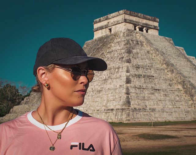 🧭✈️ EXPLORING EVERYTHING🎒🌎 @filausa @filamx @tay_danielle
&bull;
&bull;
&bull;
#FILA #FILAexplore #FILAheritage #FILAstyle #filausa #filaoriginal #filavintage #urbanwear #urbanexploration #fashionphotography #discoverportraits #johanospinaphotogra