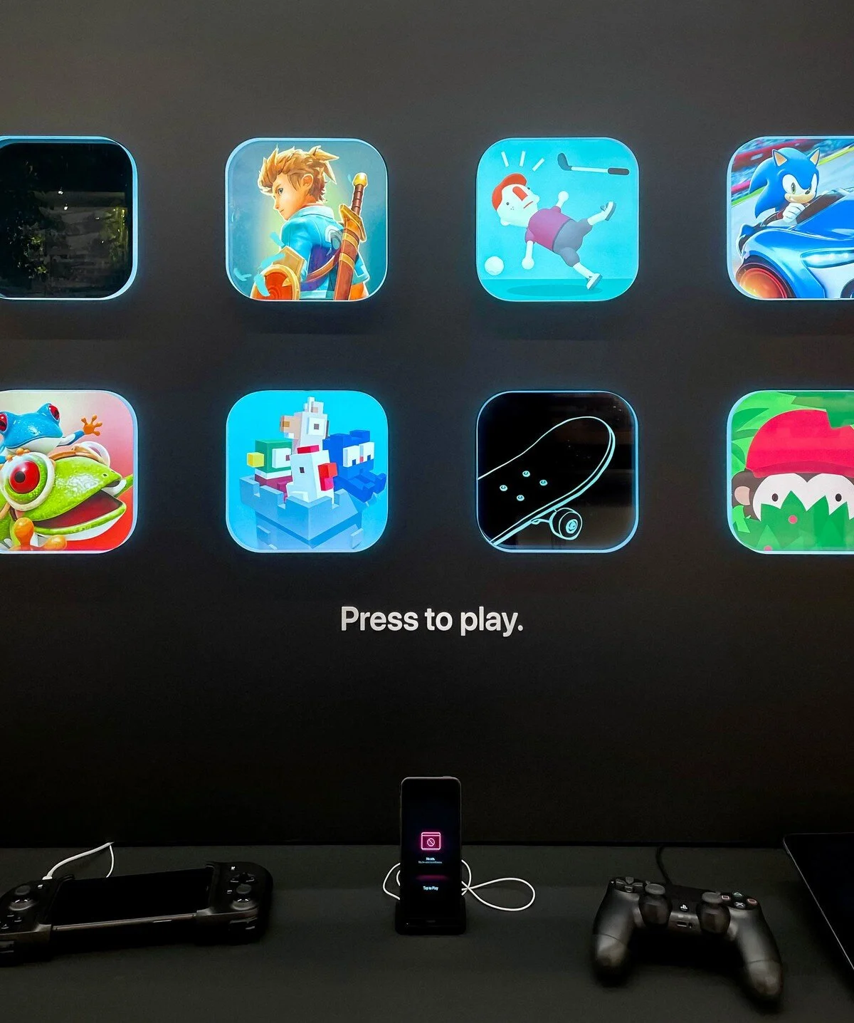 apple-store-apple-arcade-avenue-press-to-play-2021.jpg