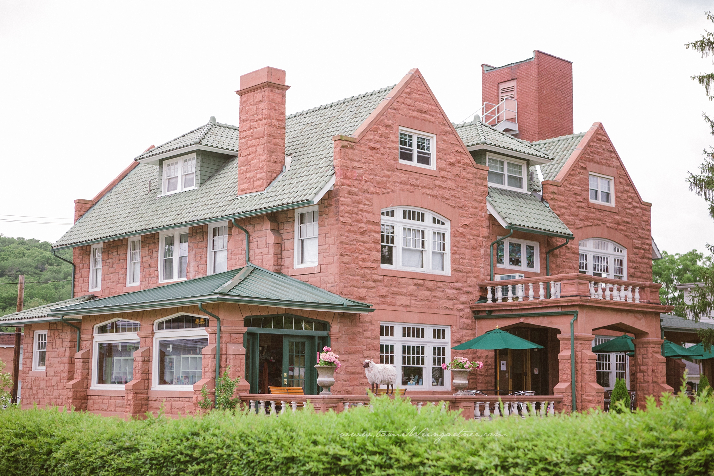 The outside of the gorgeous Thistledown at Seger House in Ligonier for a destination wedding in the laurel highlands