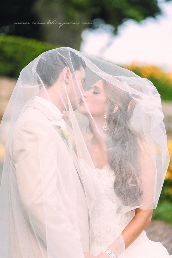 Bridal portrait at the Lake Club in Youngstown oh