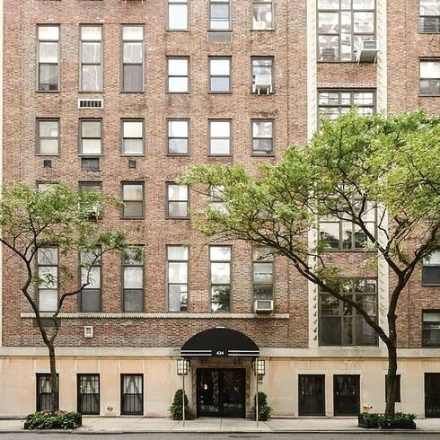 John Lennon's Former NYC Penthouse is for sale for $5.5 Million. #imagine #startingover in #love with this #mother of all #penthouses in #newyorkcity #adayinthelife of the legendary #beatles #money #cantbuymelove but it could by this gem! #everylittl
