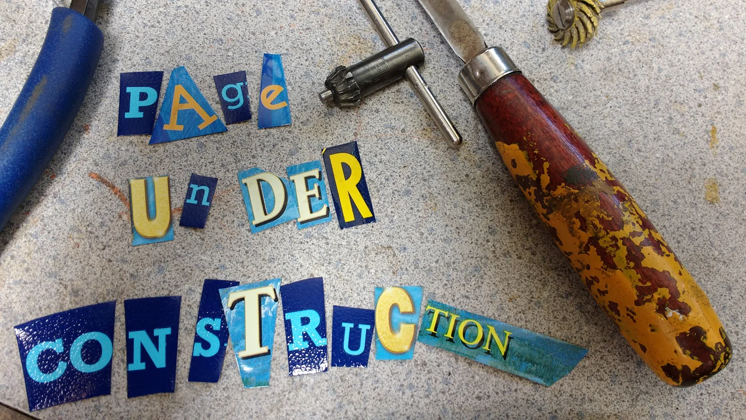 This page under construction. Image with Blue backrund an letters on white background and yellow letters