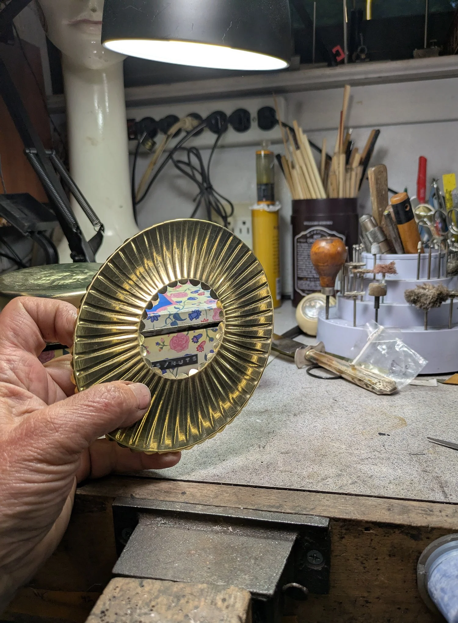 White-House-bracelet construction-1500oval-office-rug.jpg