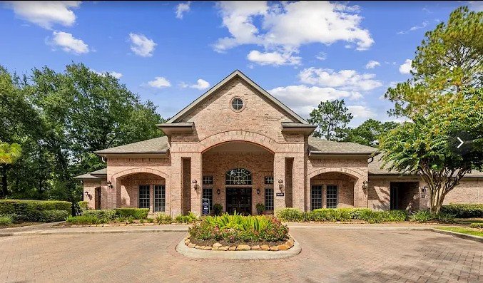 Raveneaux Apartments.jpg