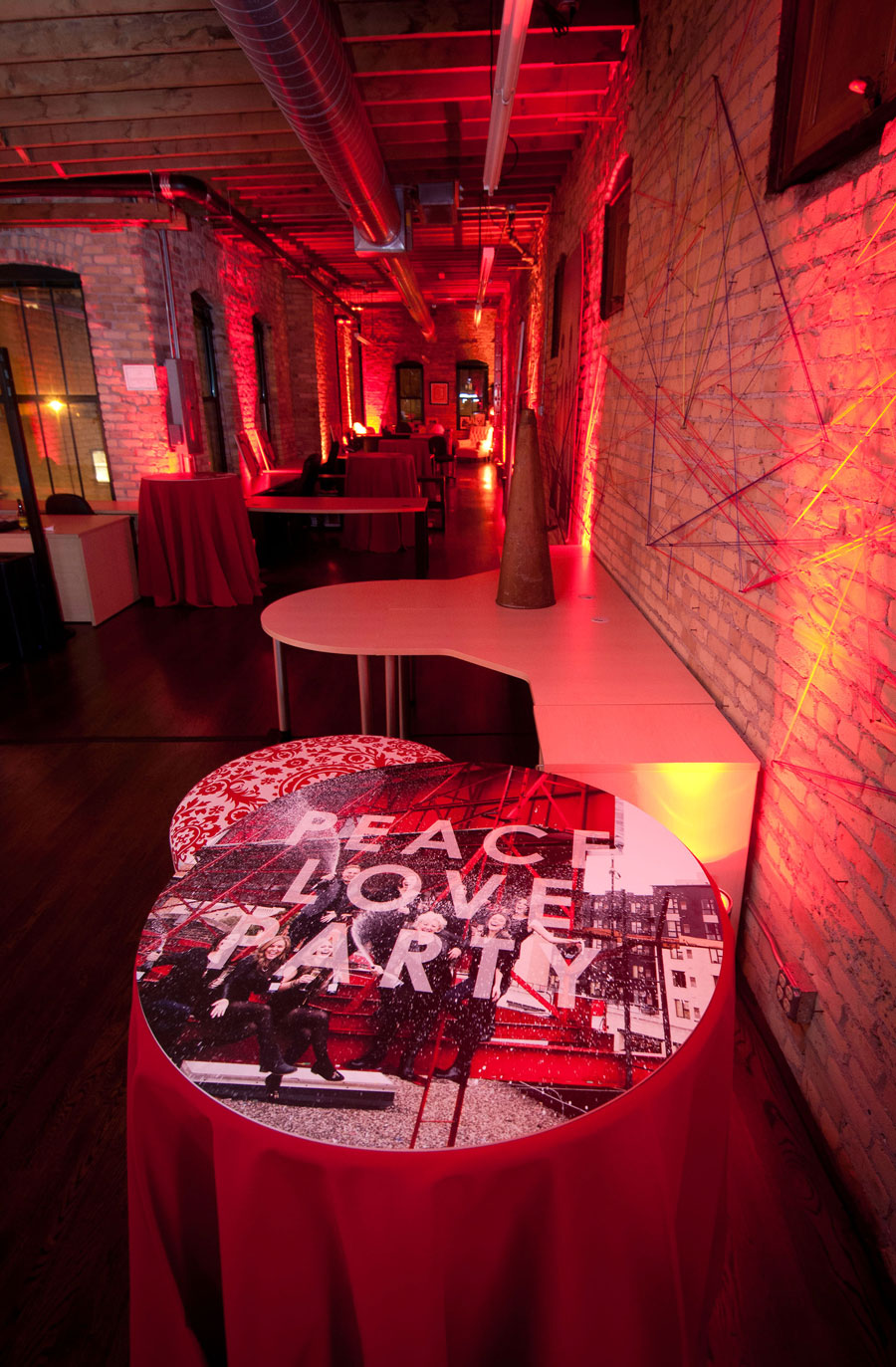 lola_red_peace_love_party_interior2.jpg