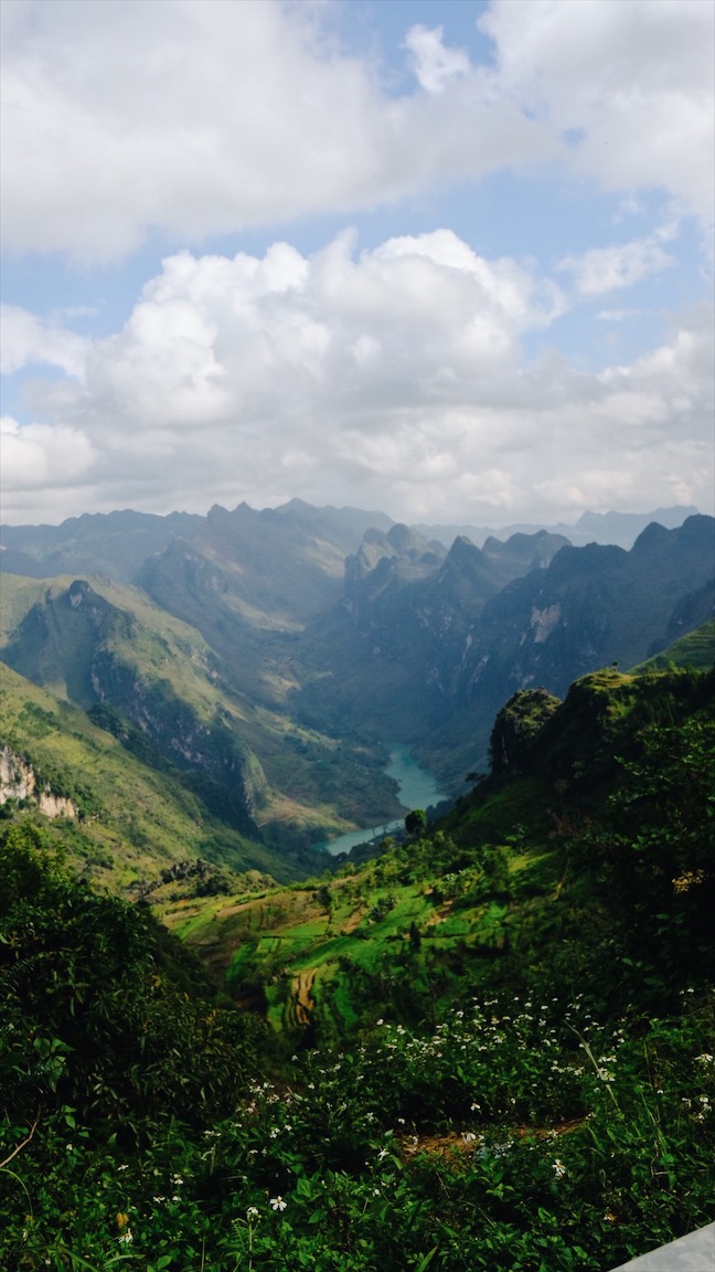 A lookout on the side of the road along the Hà Giang loop.