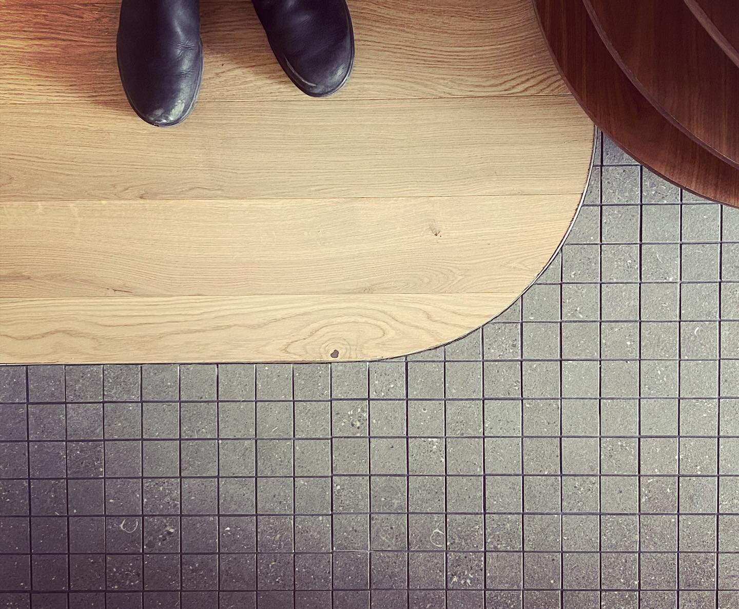 Sneak peak.

#architecturelovers #flooringdetails #flooring #grid #flooringtransitions #fillet #porcelaintiles #walnut #millwork #renoinspo #modernkitchen