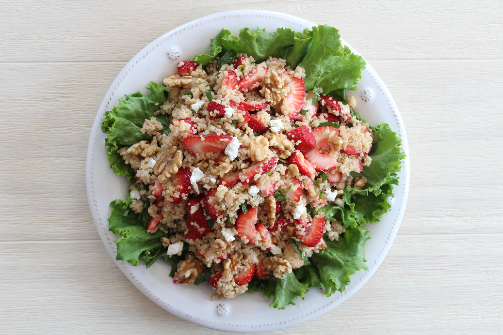 The ultimate healthy meal prep recipe! Strawberry Quinoa Salad with Fresh Mint and Creamy Goat Cheese (GF, Vegetarian) is simple, quick, and easy!