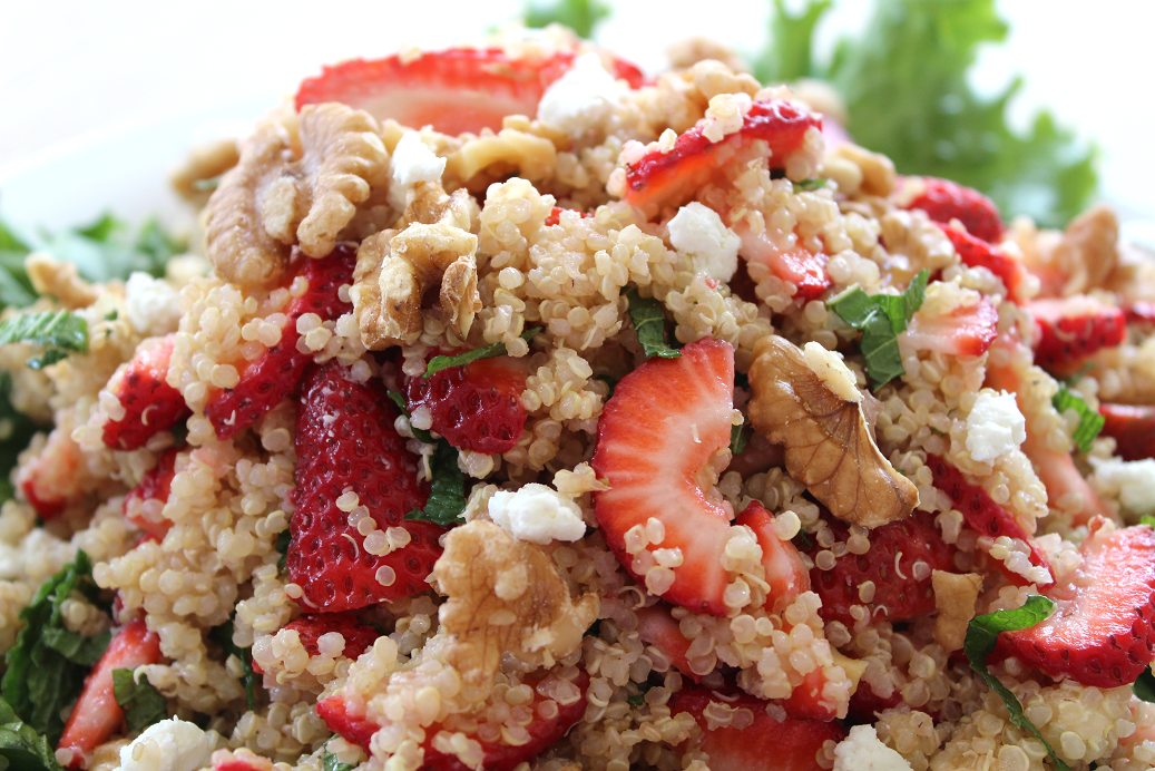 The ultimate healthy meal prep recipe! Strawberry Quinoa Salad with Fresh Mint and Creamy Goat Cheese (GF, Vegetarian) is simple, quick, and easy!