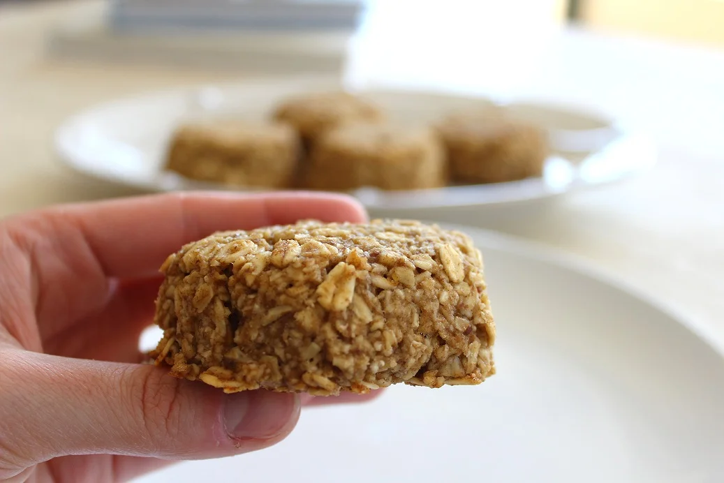 These Banana Oatmeal Cookies are the bomb! They have no processed sugar, are gluten-free, and vegan, so you can feel good about eating them any time of day. Made with wholesome ingredients, they can be meal prepped and enjoyed for one-the-go breakfasts, snacks, or as a yummy dessert with a piece of antioxidant-rich dark chocolate on the side. Bonus: they’re made in the food processor! Ahem, minimal clean up 😊